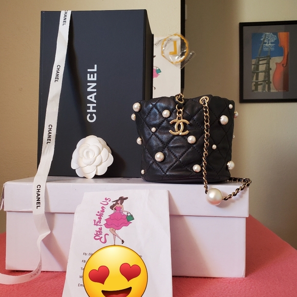 Chanel about pearls bucket bag mini black lambskin gold hw - Picture 1 of 14
